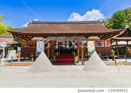 Spring in Kyoto: Kamigamo Shrine, Tatezuna and Hosodono 124369532