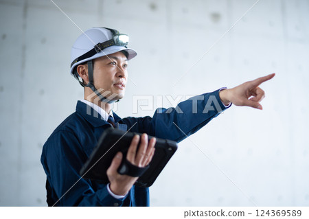 男人在工作 男人在工作 124369589