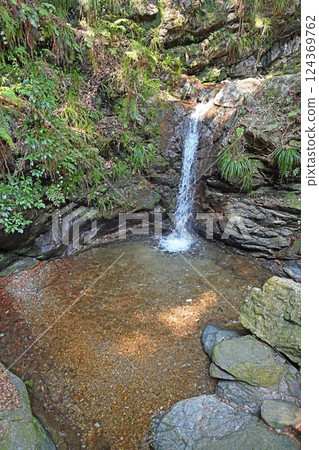 Ogose Town: Metaki Falls, one of the three Kuroyama waterfalls 124369762