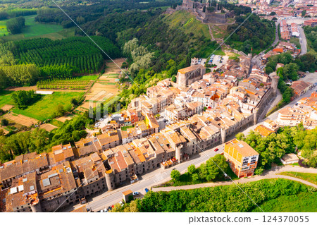 View from drone of spanish village Hostalric 124370055