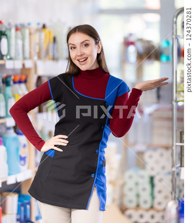 Young woman seller in household chemicals store 124370281