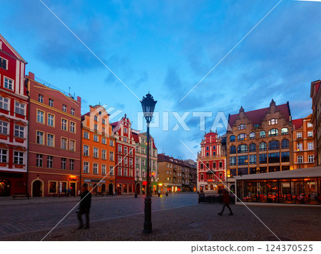 Market Square in Wroclaw on spring evening Market Square in Wroclaw on spring evening 124370525