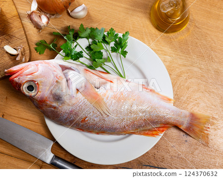 Raw red sea bream with condiments prepared for cooking 124370632