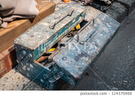 歷史悠久的老工具箱 124370988