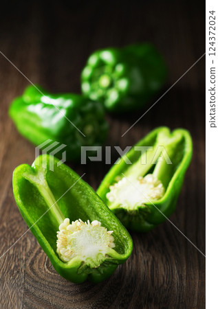 green pepper  124372024