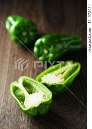 green pepper  124372054