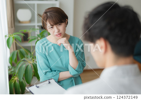 Worried/doubting young woman 124372149