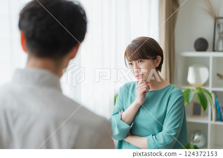 Worried/doubting young woman 124372153