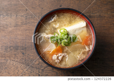 豬肉和蔬菜味噌湯 豬肉和蔬菜味噌湯 124372226