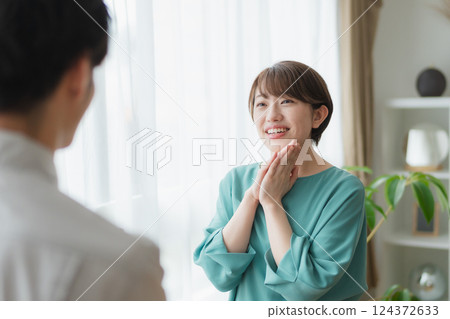 感謝員工－用微笑傳達快樂時刻 124372633