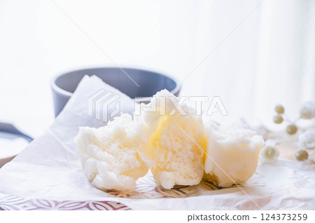 蓬鬆的米粉優格饅頭 124373259