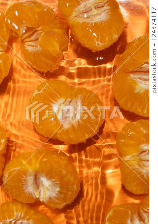 Vibrant tangerines in water splash frozen in time 124374117