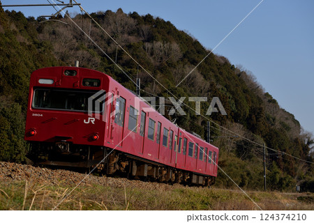 運行於播但線上的兩列103系列3500系列本地列車 運行於播但線上的兩列103系列3500系列本地列車 124374210