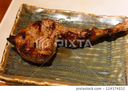 close up of grilled lamb meat mutton drumstick rack on a green plate with copy space close up of grilled lamb meat mutton drumstick rack on a green plate with copy space 124374832