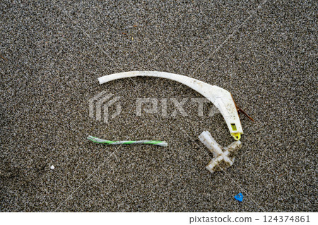 Plastic waste washed up on the shore in Ogasawara, Tokyo 124374861
