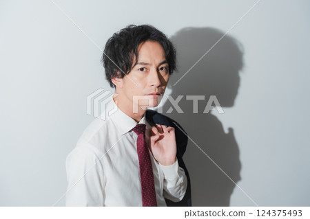 Under the summer sun – A moment of a challenging business person 124375493