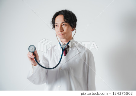 提供信任和安心的醫生 124375802