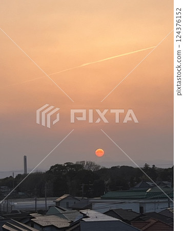 Sunset and contrails Sunset and contrails 124376152