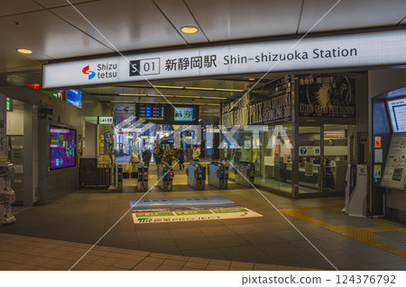 A view of the ticket gates at Shin-Shizuoka Station in Shin-Shizuoka Cenova, Shizuoka City (Shizuoka Prefecture) 124376792