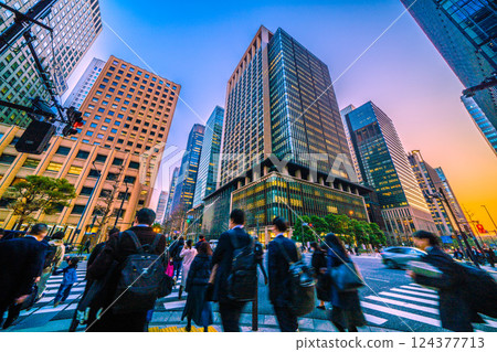 Tokyo cityscape in Japan, returning home, etc. View of the intersection in front of Otemachi Station from Otemachi. Marunouchi is in the background (March 21st) 124377713