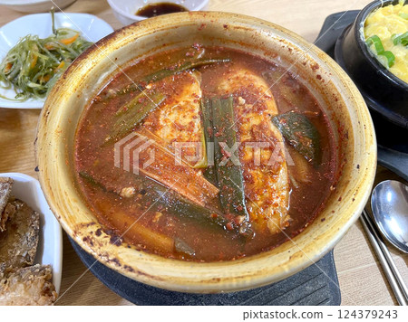 韓國料理 | Kalchichorim(紅燒帶魚) 韓國料理 | Kalchichorim(紅燒帶魚) 124379243