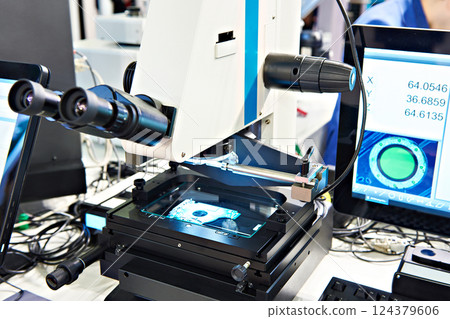 Electronic measuring microscope 124379606