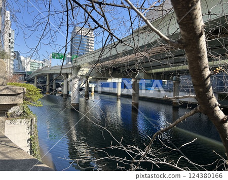 Bridge over Nihonbashi River 124380166
