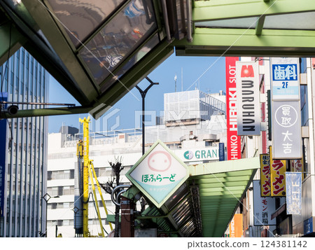[Kamata East Exit Shopping District] Early morning shopping street 124381142