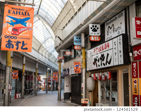 [Keikyu Kamata Asuto] Shopping street in the early morning 124381529