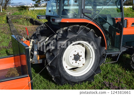 Agricultural machinery tractor 124381661