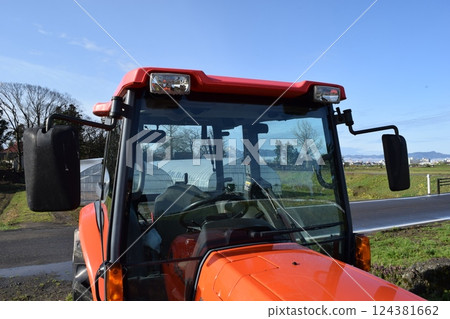 Agricultural machinery tractor 124381662