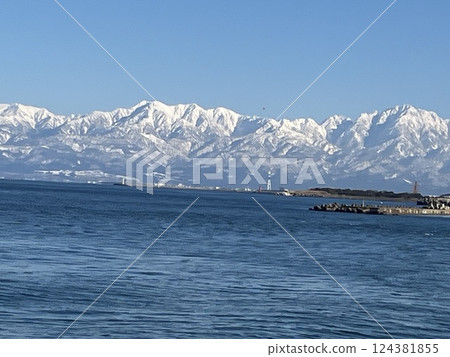 The Tateyama mountain range floating above the sea The Tateyama mountain range floating above the sea 124381855