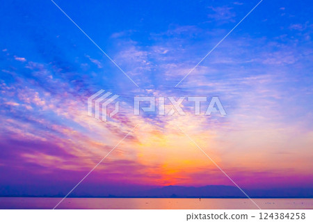 琵琶湖的朝日 124384258