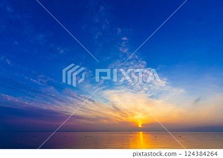 琵琶湖的朝日 124384264