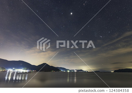 瀨戶內初秋的星空：雲層中冉冉升起的獵戶座 124384358