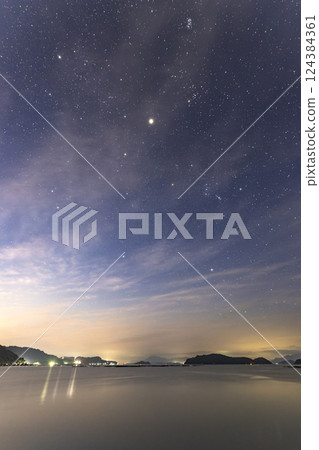 瀨戶內初秋的星空:黃昏天空中的獵戶座 瀨戶內初秋的星空:黃昏天空中的獵戶座 124384361