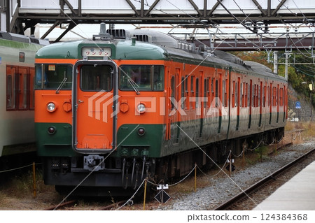 信濃鐵道115系列車(湘南彩色列車:輕井澤⇔長野) 信濃鐵道115系列車(湘南彩色列車:輕井澤⇔長野) 124384368