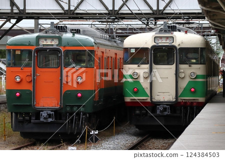 信濃鐵道115系列車（懷舊車體顏色陣容） 124384503
