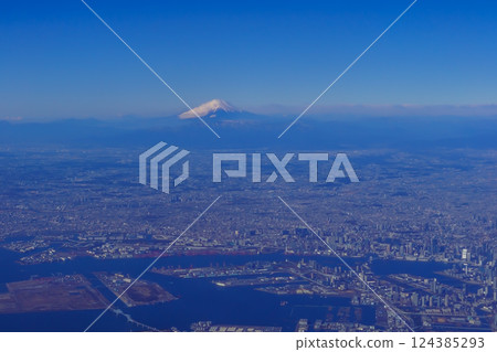 Aerial view of Mt. Fuji and Tokyo Bay area Aerial view of Mt. Fuji and Tokyo Bay area 124385293