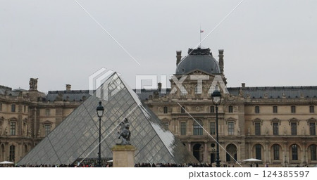 Louvre Museum Courtyard 124385597