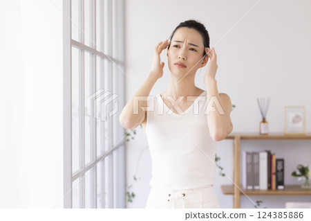 Lifestyle Morning Woman feeling unwell 124385886