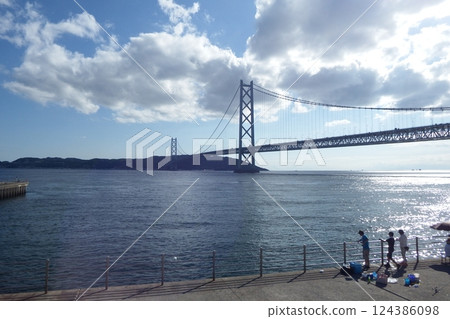 View the Akashi Kaikyo Bridge 124386098