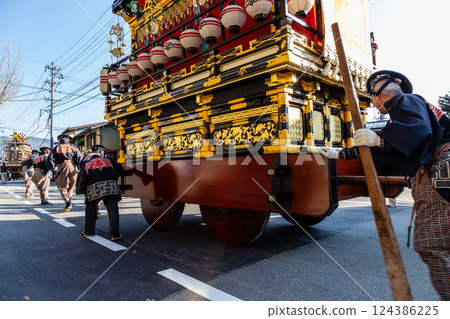 春季高山祭：花車遊行與遊行，飛驒高山，四月 124386225