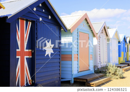 墨爾本海灘上的沐浴箱 墨爾本海灘上的沐浴箱 124386321