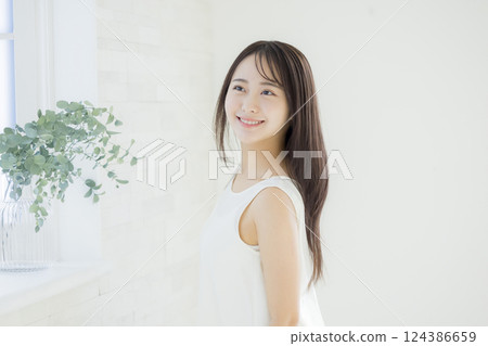 年輕女性的美麗形象 年輕女性的美麗形象 124386659