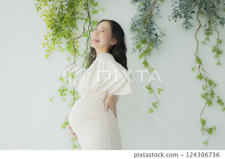 Pregnant woman maternity photo Pregnant woman maternity photo 124386736