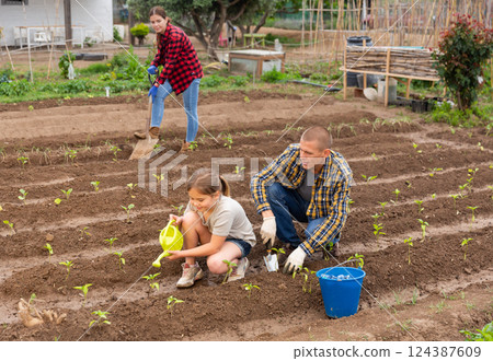 Father and daughter working in garden 124387609