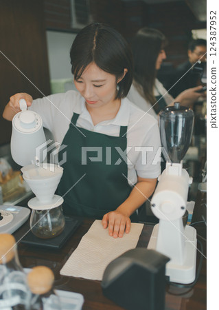 女生 女孩 女性 124387952