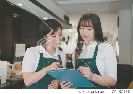 女生 女孩 女性 124387978