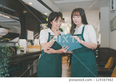 女生 女孩 女性 124387982